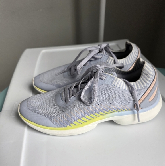 Vionic Lavander and Pink Athletic Shoes with Cushioned Midsole Size 6 - Picture 2 of 9